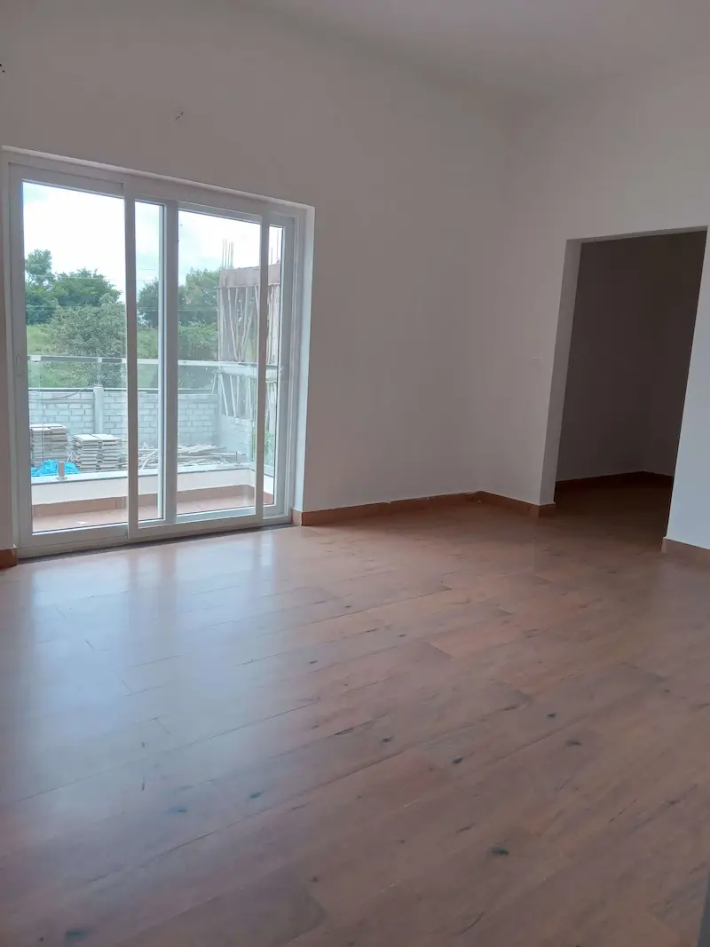 First-floor hall with balcony view at Lake Waters